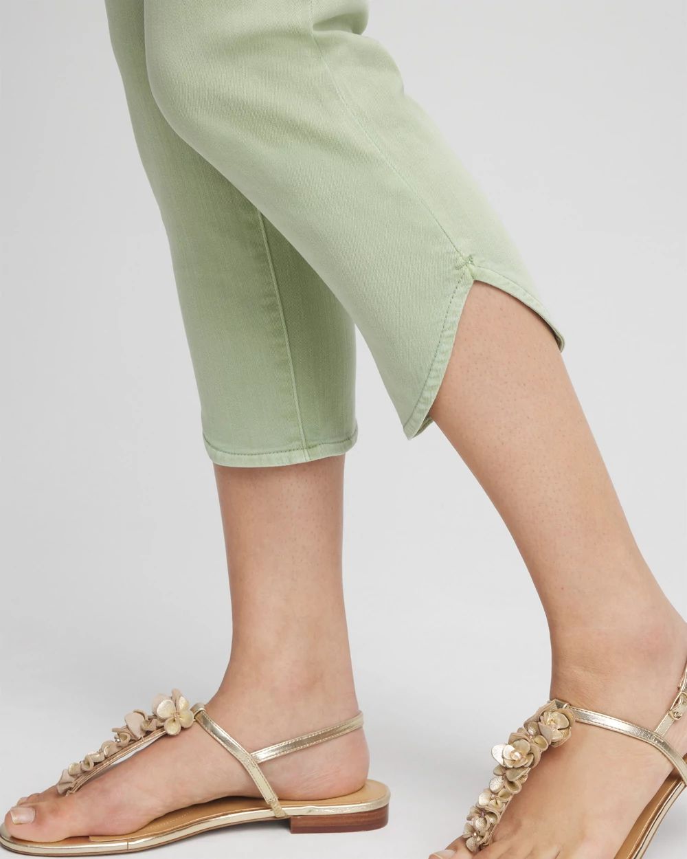 Pull-On Dolphin-Hemmed Capri Jeans