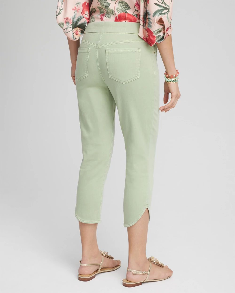 Pull-On Dolphin-Hemmed Capri Jeans